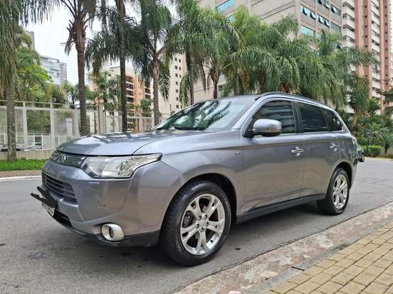 MITSUBISHI-OUTLANDER-3.0 GT 4X4 V6 24V GASOLINA 4P AUTOMÁTICO MITSUBISHI-OUTLANDER-2014