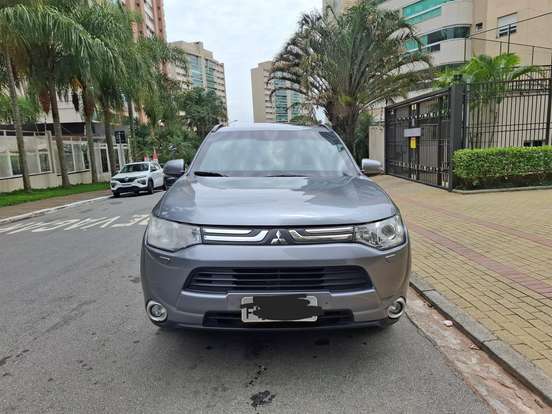 MITSUBISHI-OUTLANDER-3.0 GT 4X4 V6 24V GASOLINA 4P AUTOMÁTICO MITSUBISHI-OUTLANDER-2014