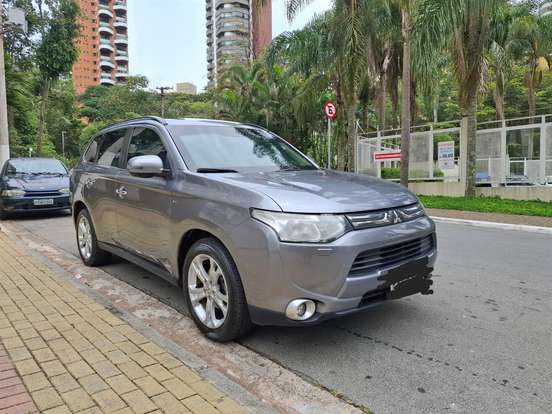 MITSUBISHI-OUTLANDER-3.0 GT 4X4 V6 24V GASOLINA 4P AUTOMÁTICO MITSUBISHI-OUTLANDER-2014