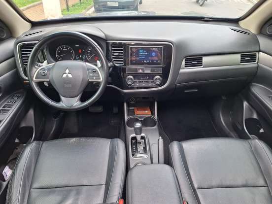 MITSUBISHI-OUTLANDER-2014