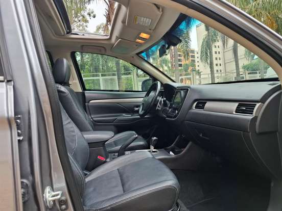 MITSUBISHI-OUTLANDER-2014