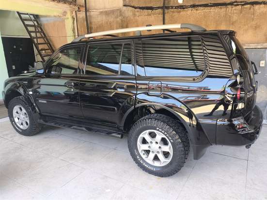 MITSUBISHI-PAJERO-2009