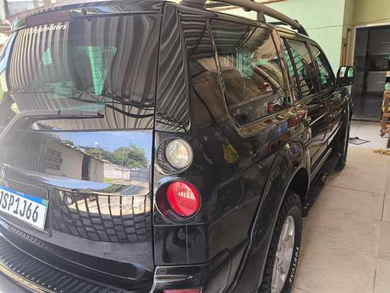 MITSUBISHI-PAJERO-2009