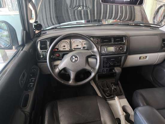 MITSUBISHI-PAJERO-2009