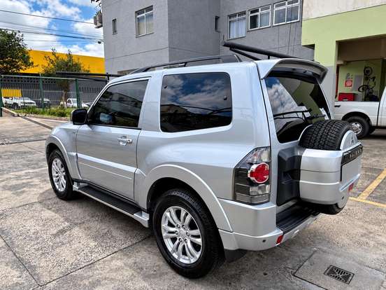 MITSUBISHI-PAJERO FULL-2011