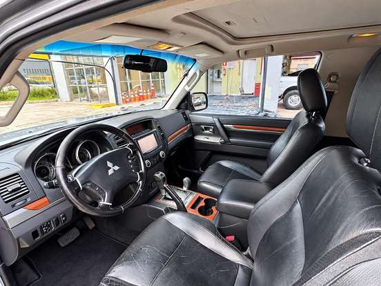 MITSUBISHI-PAJERO FULL-2011
