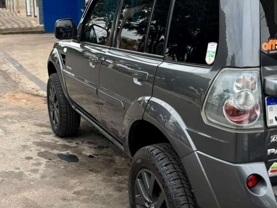 MITSUBISHI-PAJERO TR4-2.0 4X4 16V 140CV FLEX 4P AUTOMÁTICO MITSUBISHI-PAJERO TR4-2012