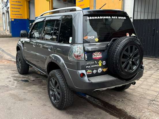 MITSUBISHI-PAJERO TR4-2.0 4X4 16V 140CV FLEX 4P AUTOMÁTICO MITSUBISHI-PAJERO TR4-2012