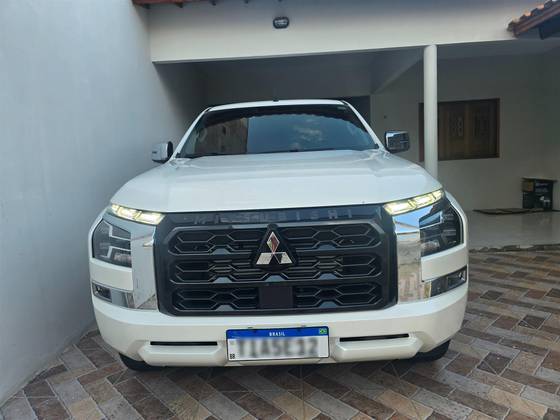 MITSUBISHI TRITON 2.4 BITURBO DIESEL CD HPE 4X4 AUTOMÁTICO