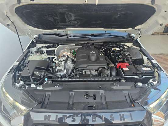 MITSUBISHI-TRITON-2.4 BITURBO DIESEL CD HPE 4X4 AUTOMÁTICO MITSUBISHI-TRITON-2025