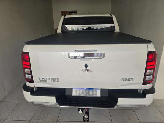 MITSUBISHI-TRITON-2.4 BITURBO DIESEL CD HPE 4X4 AUTOMÁTICO MITSUBISHI-TRITON-2025