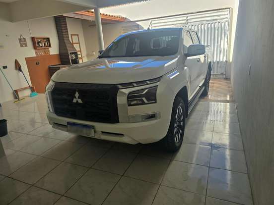 MITSUBISHI-TRITON-2.4 BITURBO DIESEL CD HPE 4X4 AUTOMÁTICO MITSUBISHI-TRITON-2025