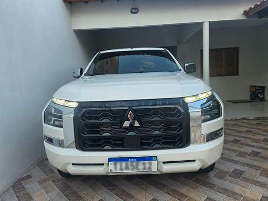 MITSUBISHI-TRITON-2.4 BITURBO DIESEL CD HPE 4X4 AUTOMÁTICO MITSUBISHI-TRITON-2025