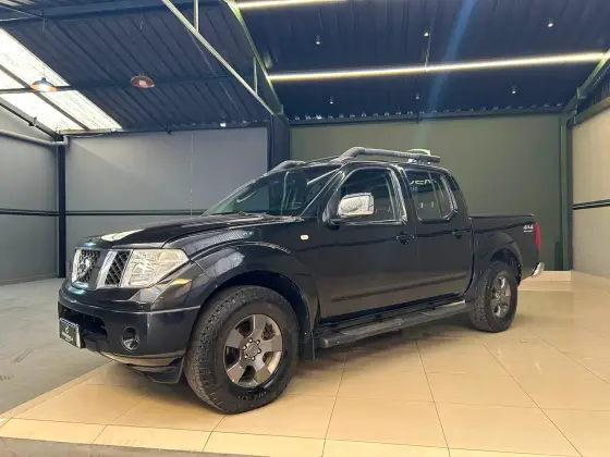NISSAN FRONTIER 2.5 LE 4X4 CD TURBO ELETRONIC DIESEL 4P AUTOMÁTICO