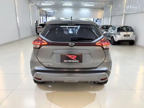 NISSAN-KICKS-2023