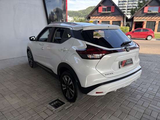 NISSAN-KICKS-2023