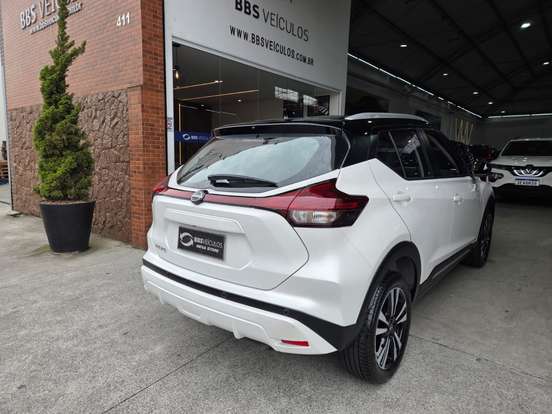 NISSAN-KICKS-2023