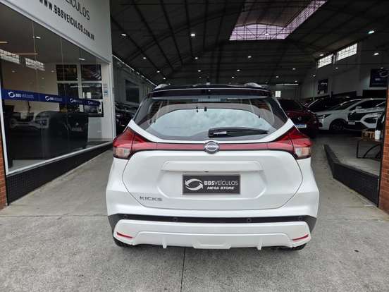 NISSAN-KICKS-2023