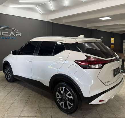 NISSAN-KICKS-2023