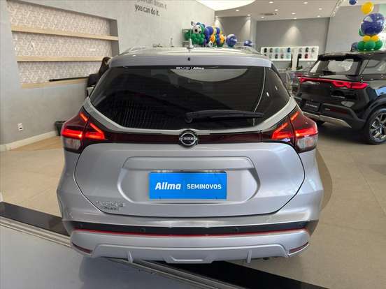 NISSAN-KICKS PLAY-2025