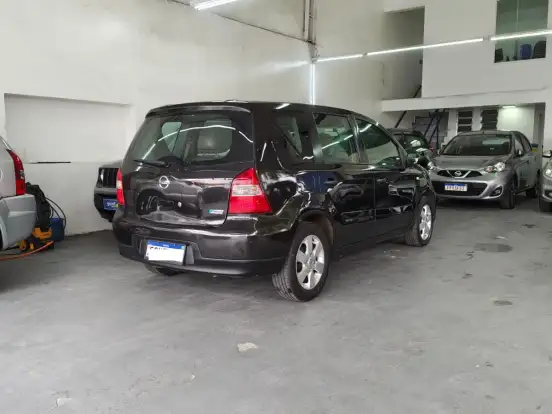 NISSAN-LIVINA-2010