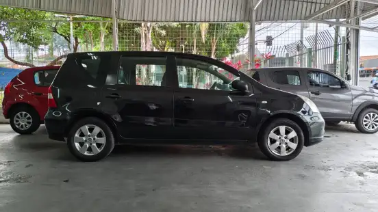 NISSAN-LIVINA-2010