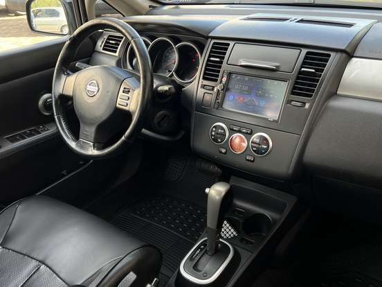 NISSAN-TIIDA-2011