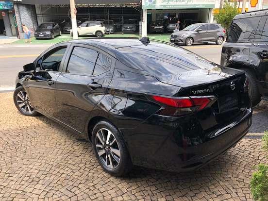 NISSAN-VERSA-2021