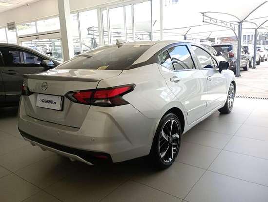 NISSAN-VERSA-2023