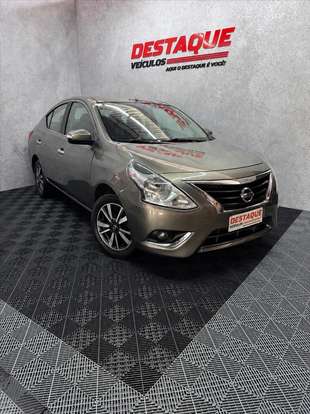 NISSAN-VERSA-2017