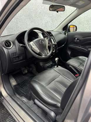 NISSAN-VERSA-2017