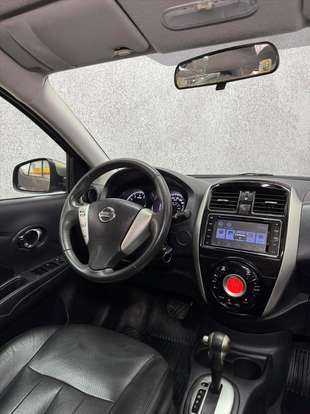 NISSAN-VERSA-2017