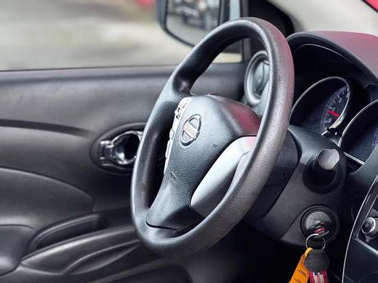 NISSAN-VERSA-2015
