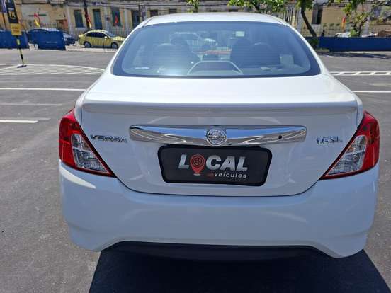 NISSAN-VERSA-2019