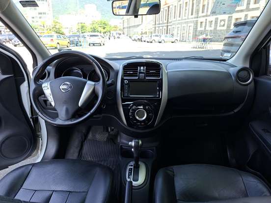 NISSAN-VERSA-2019