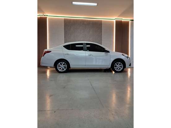 NISSAN-VERSA-2018