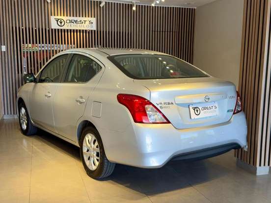 NISSAN-VERSA-2018