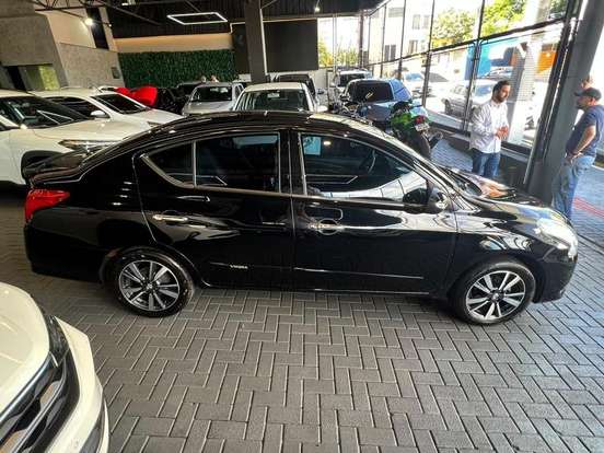 NISSAN-VERSA-2017