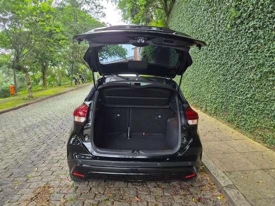 NISSAN-KICKS-2023