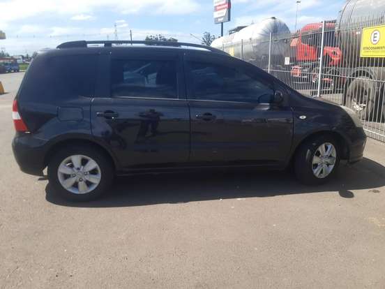 NISSAN-LIVINA-2011