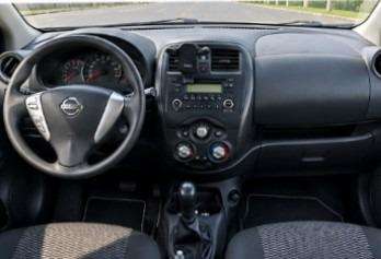 NISSAN-VERSA-2018