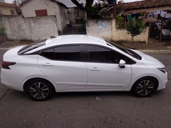 NISSAN-VERSA-2021