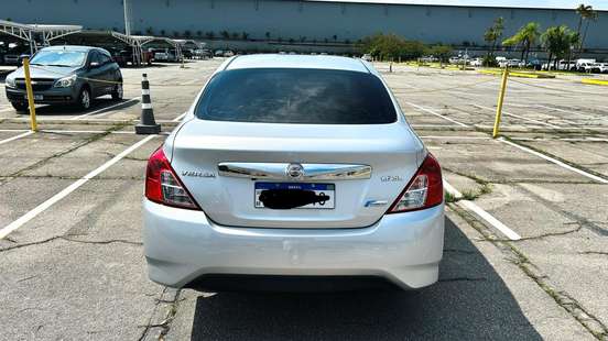 NISSAN-VERSA-2017