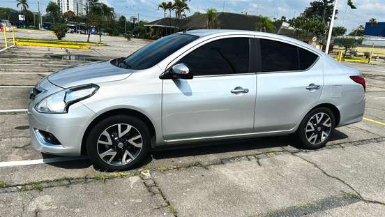 NISSAN-VERSA-2017