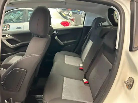 PEUGEOT-208-1.6 ALLURE 16V FLEX 4P AUTOMÁTICO PEUGEOT-208-2016