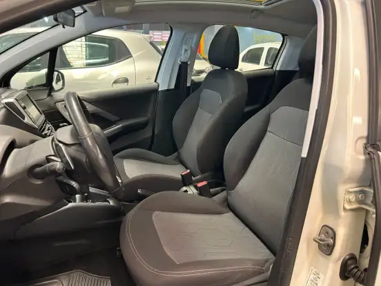 PEUGEOT-208-2016