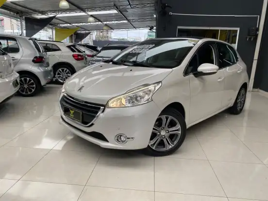 PEUGEOT-208-2015