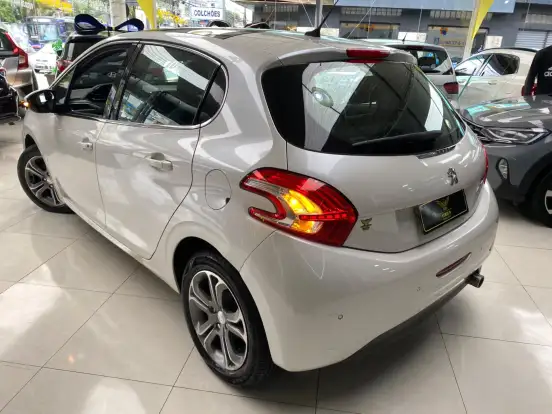 PEUGEOT-208-1.6 GRIFFE 16V FLEX 4P AUTOMÁTICO PEUGEOT-208-2015