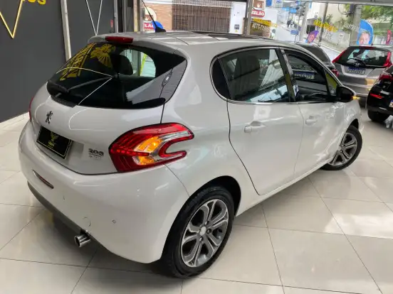 PEUGEOT-208-1.6 GRIFFE 16V FLEX 4P AUTOMÁTICO PEUGEOT-208-2015