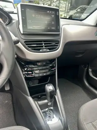 PEUGEOT-208-2019